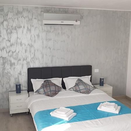 Water Lily Apartment - Self Check-In Oradea Exterior photo